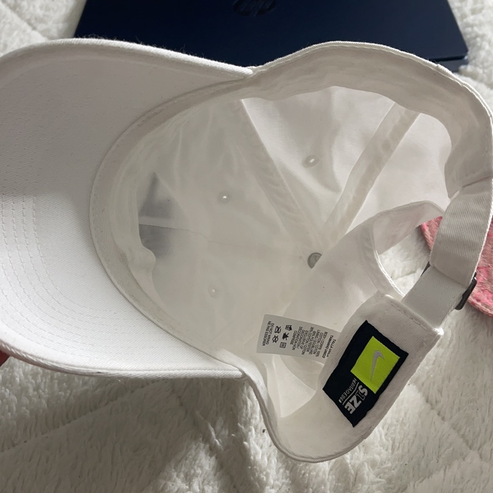 Nike hat - Picture 2 of 2
